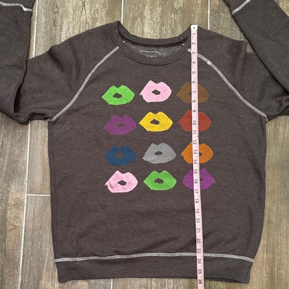 Donald Junk Food Gray Sweatshirt with Lips Graphic Design - Picture 8 of 8